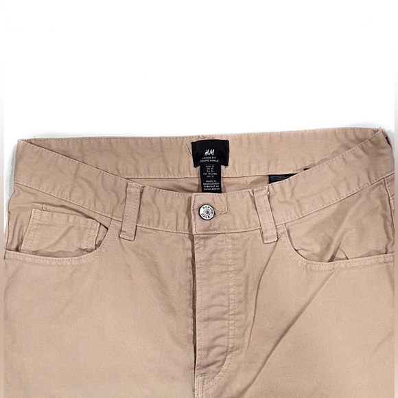 Men's H&M Loose Fit Bootcut Twill Pants
Size 31x32 - Picture 3 of 11